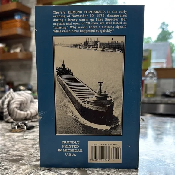 The Wreck of the Edmund Fitzgerald Book - Picture 2 of 10